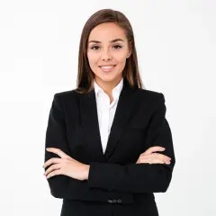 Elegancka kobieta w czarnej marynarce i białej koszuli, idealna stylizacja, jak się ubrać do zdjęcia do dowodu.
