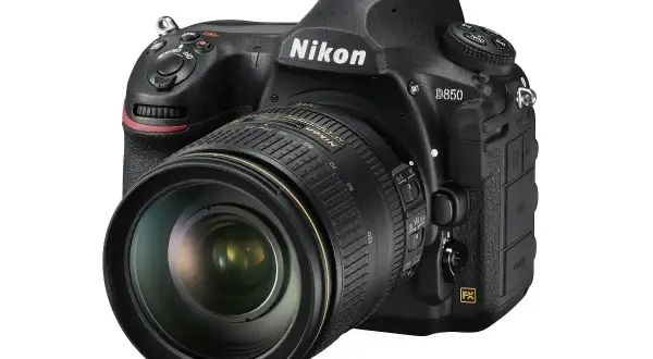 Profesjonalny aparat Nikon D850 z obiektywem. Sprawdź atrakcyjną nikon d850 cena i możliwości tego sprzętu.