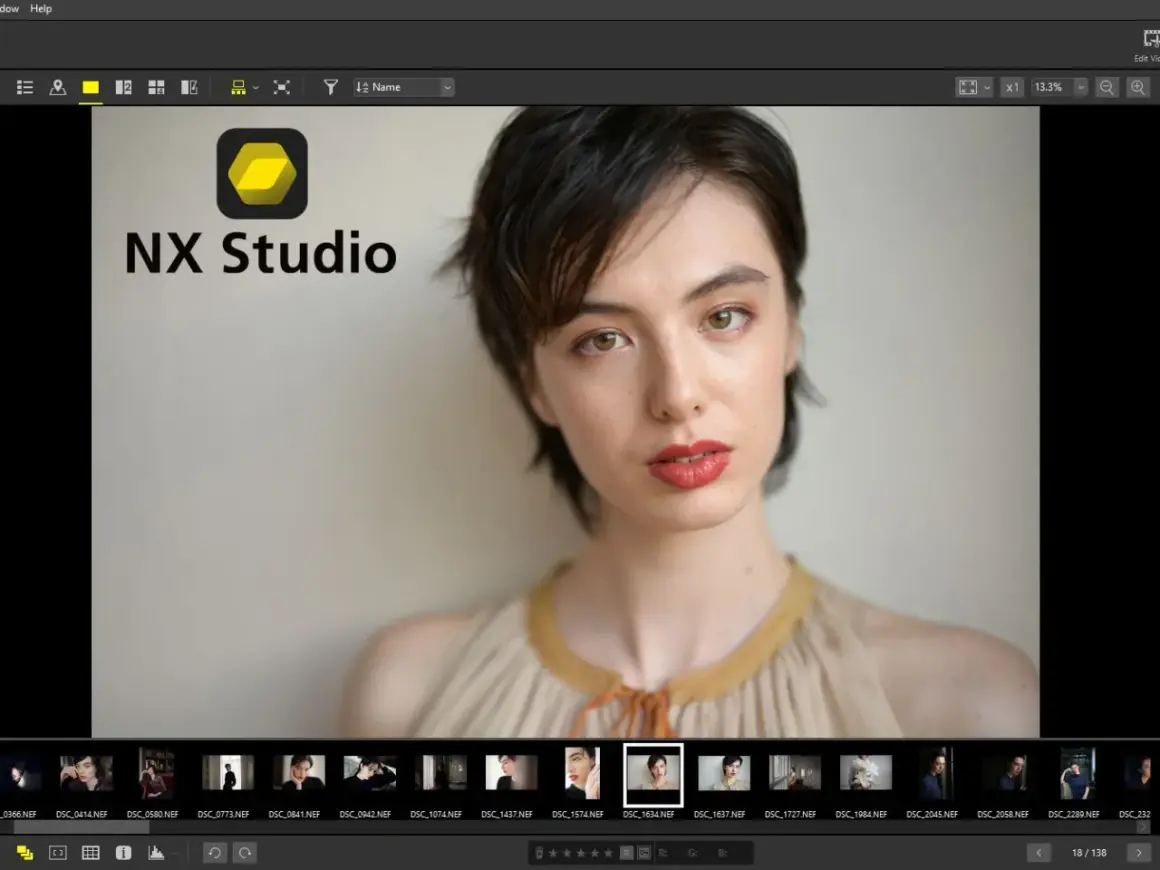 Portret kobiety z logo NX Studio po polsku. Widok programu do edycji zdjęć.