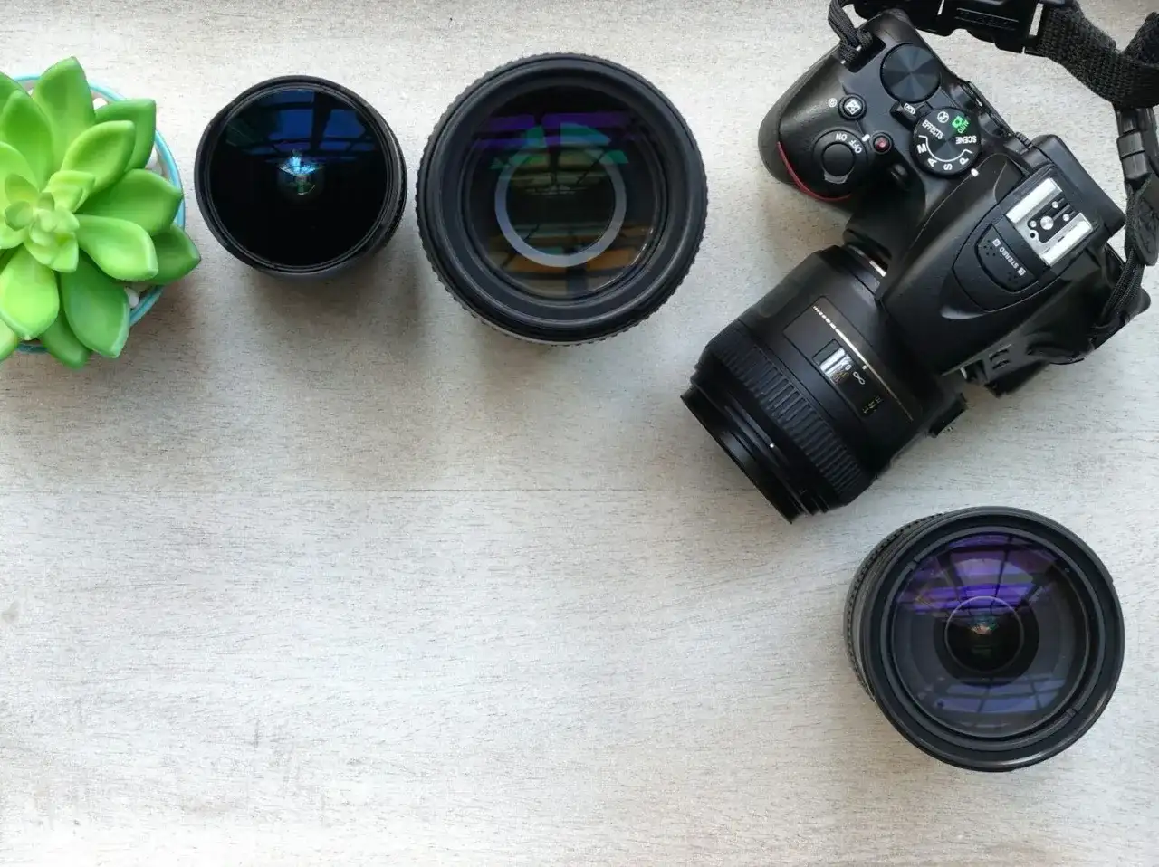 Obiektyw zmiennoogniskowy to zoom? Różnice i praktyczny wybór